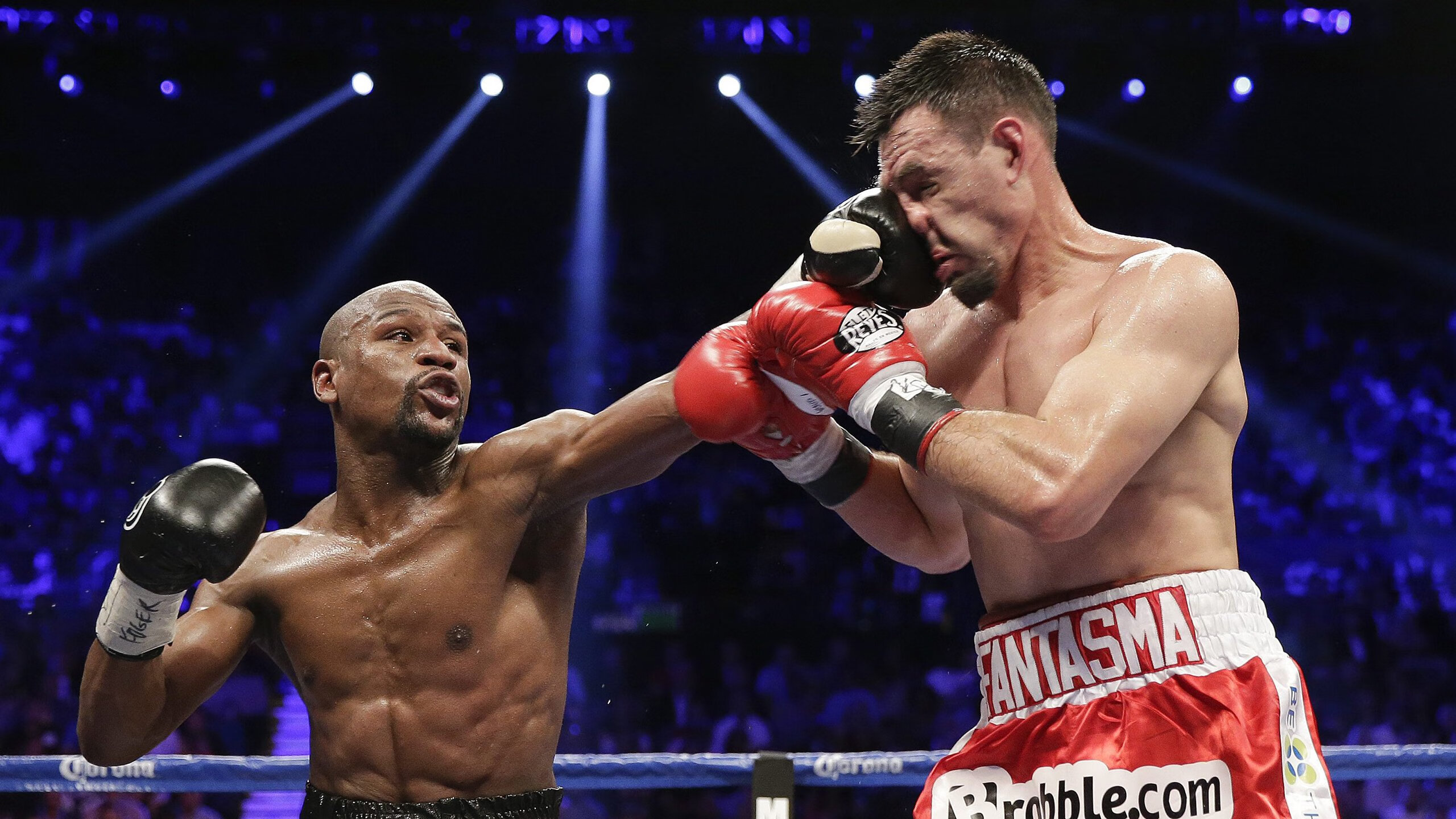 特斯·冯·迪克：以全能中场的身份，帮助南非队打破对方防线，冯斯特拉克 双子